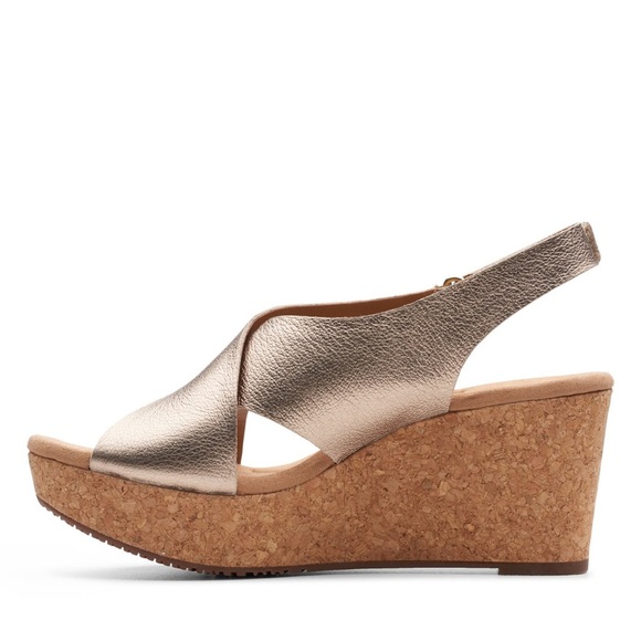 Clark’s Annabel Eirwyn Metallic Gold sandals - Picture 1 of 9